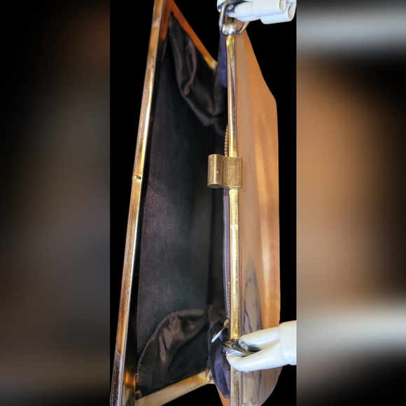 Vintage Patent Purse With Hand Painted Cherry Blossoms Signed "SM" - Picture 9 of 16